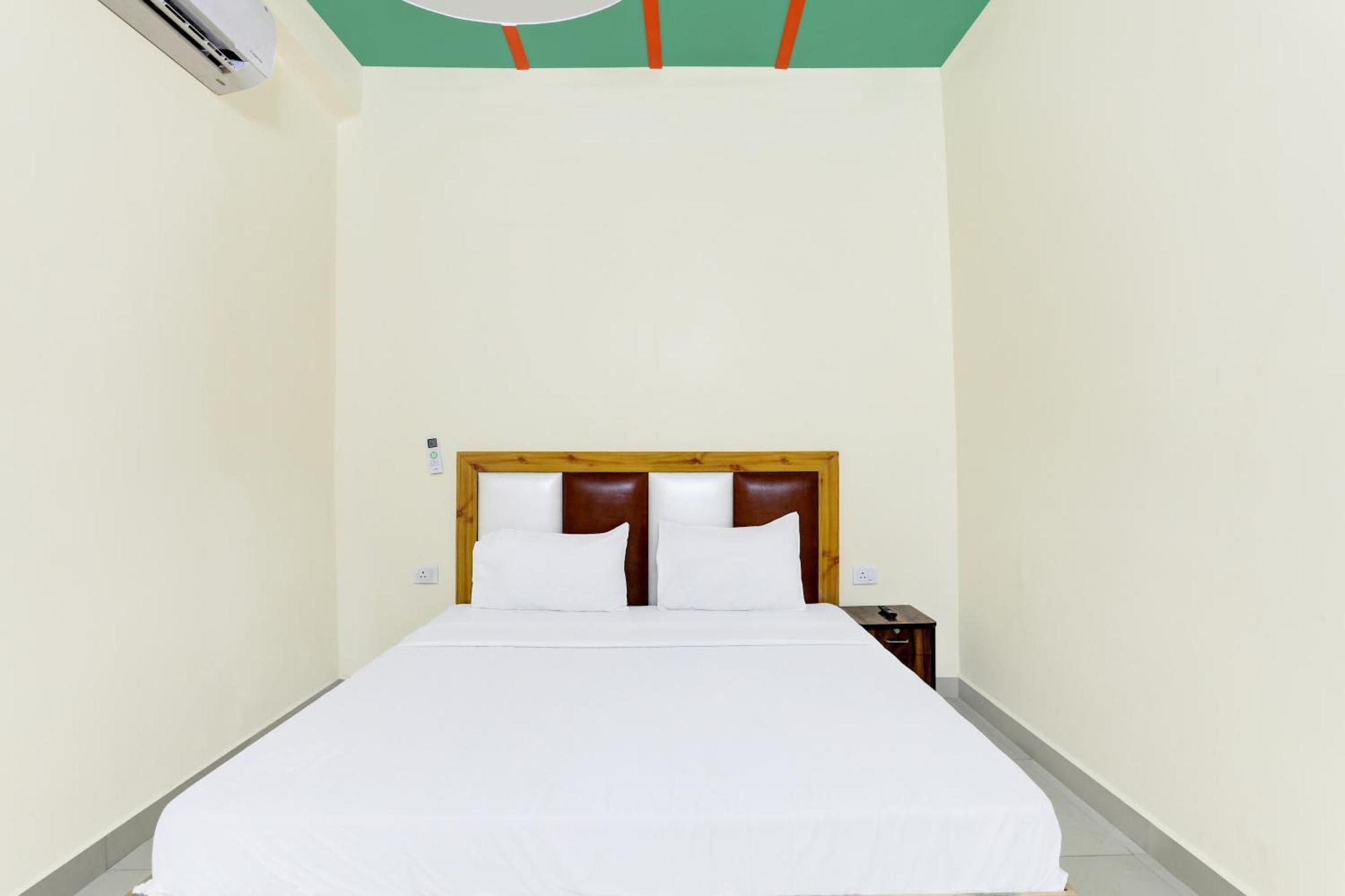 Hotel O Blu Moon Газиабад Экстерьер фото